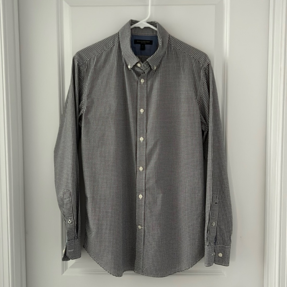 Banana Republic Button Down Shirt, Men’s size M